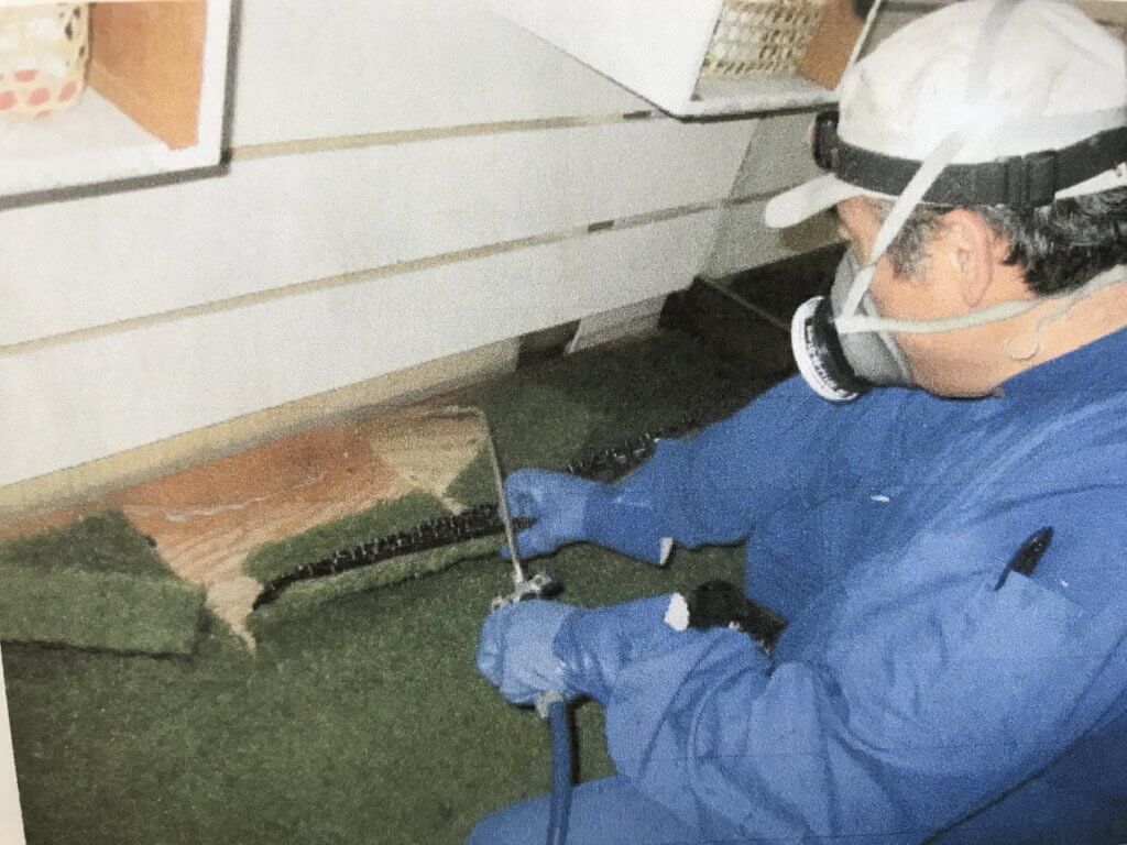 三重県のシロアリ駆除の作業写真